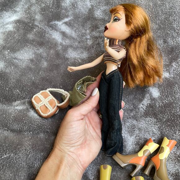 Bratz Xpress It Meygan Doll Vintage 2001 Shoes Clothes MGA Entertainment READ - Picture 11 of 13